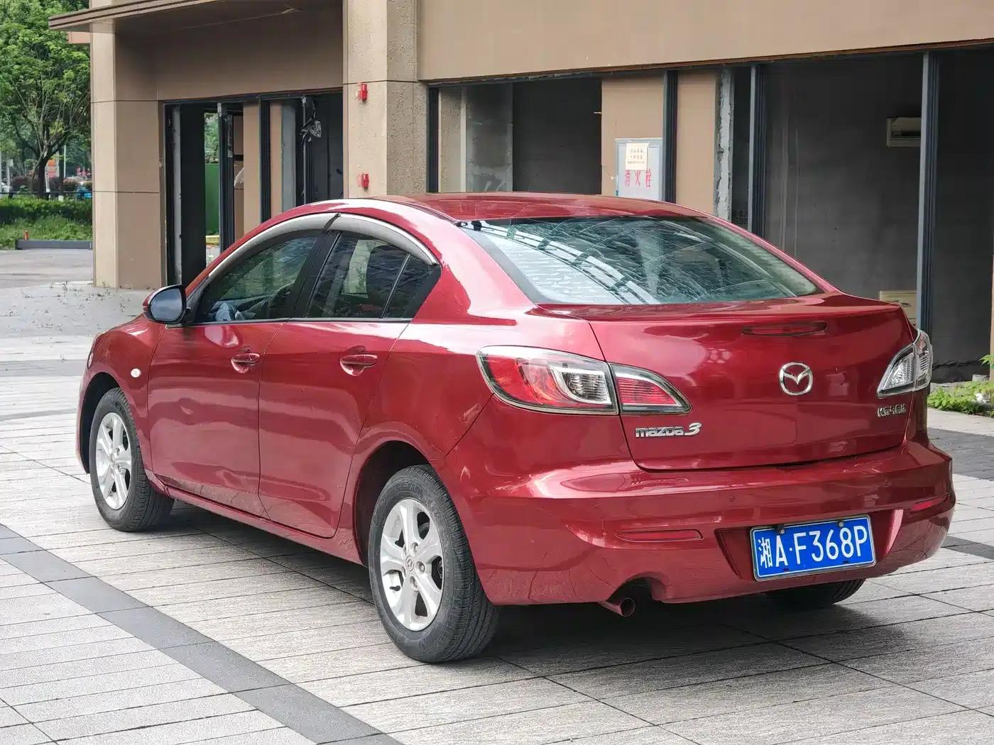Mazda 3 Axela 2015 Sedan 1.6L Automatic Comfort Model — миниатюра 7