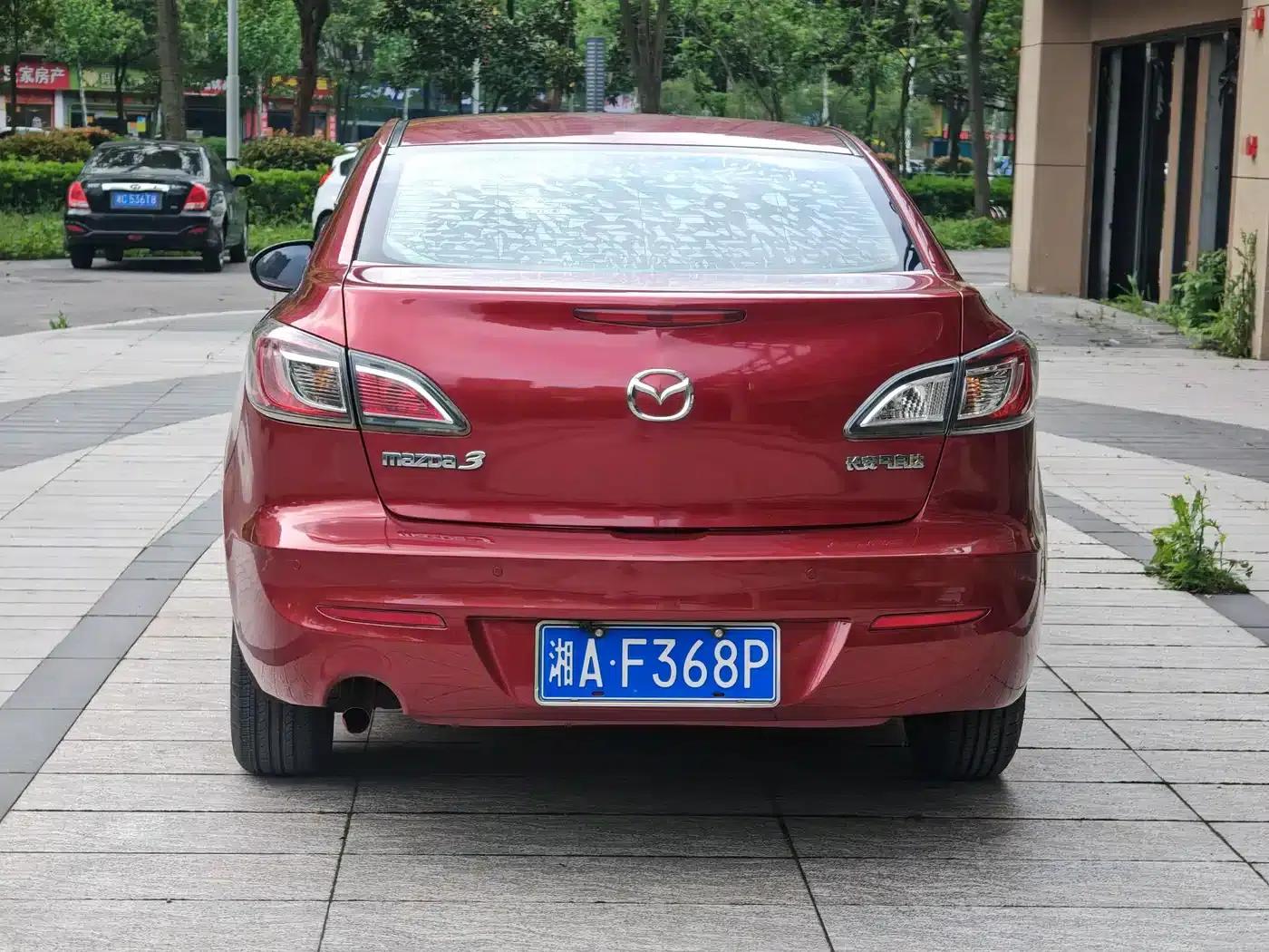 Mazda 3 Axela 2015 Sedan 1.6L Automatic Comfort Model — миниатюра 8
