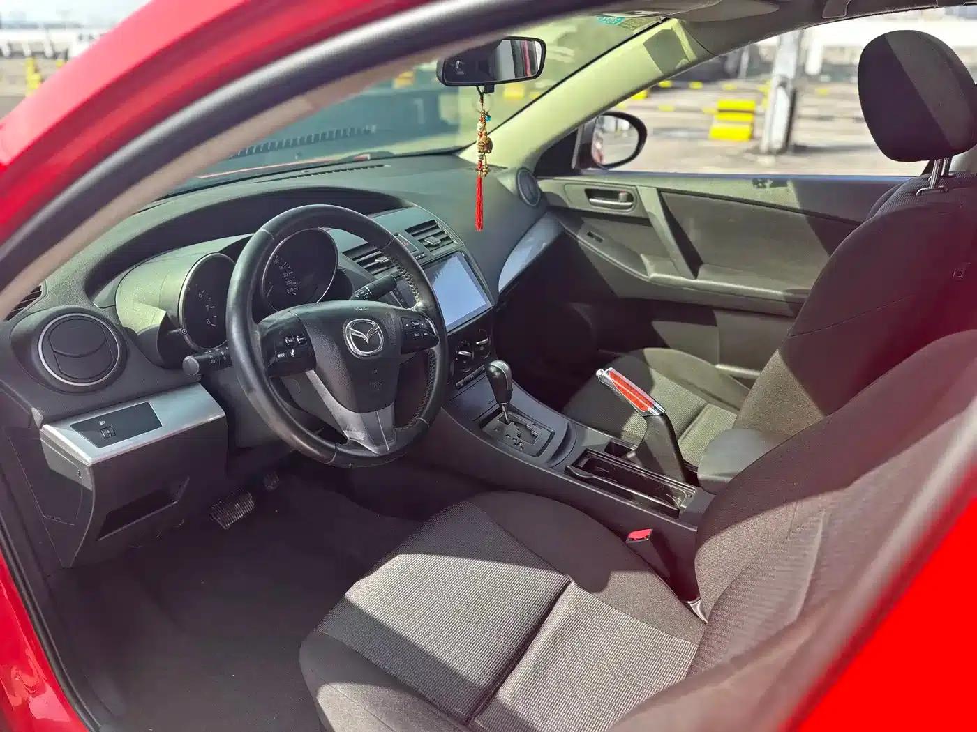 Mazda 3 Axela 2013 Sedan 1.6L Automatic Elite — миниатюра 11