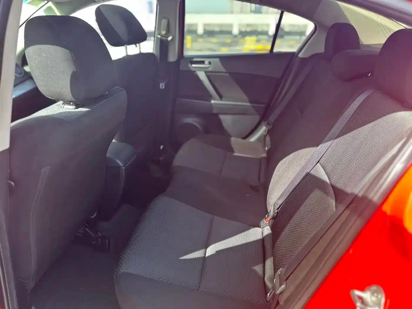 Mazda 3 Axela 2013 Sedan 1.6L Automatic Elite — миниатюра 12