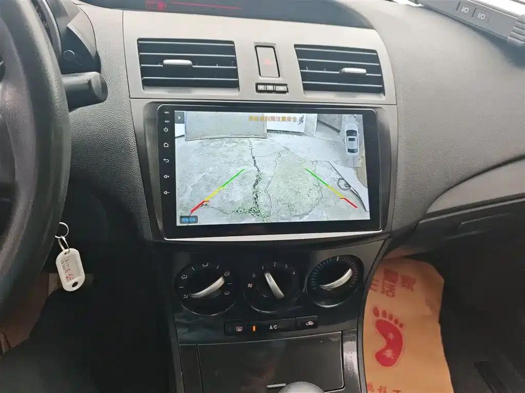 Mazda 3 Axela 2015 Sedan 1.6L Automatic Comfort Model — миниатюра 13