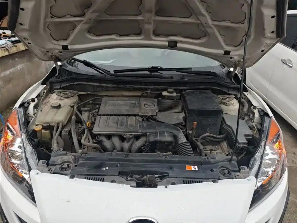 Mazda 3 Axela 2015 Sedan 1.6L Automatic Comfort Model — миниатюра 20