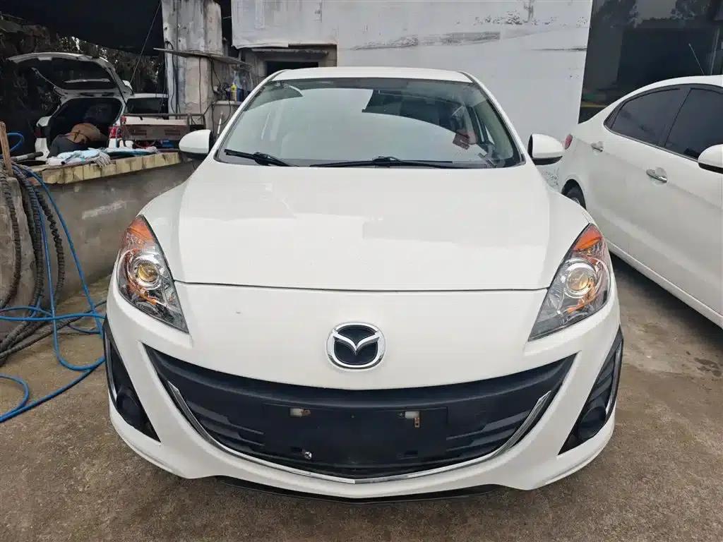 Mazda 3 Axela 2015 Sedan 1.6L Automatic Comfort Model — миниатюра 3