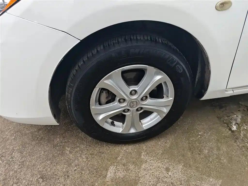 Mazda 3 Axela 2015 Sedan 1.6L Automatic Comfort Model — миниатюра 23