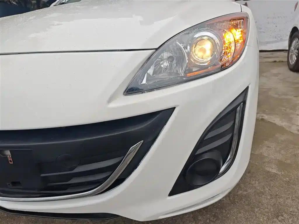 Mazda 3 Axela 2015 Sedan 1.6L Automatic Comfort Model — миниатюра 24