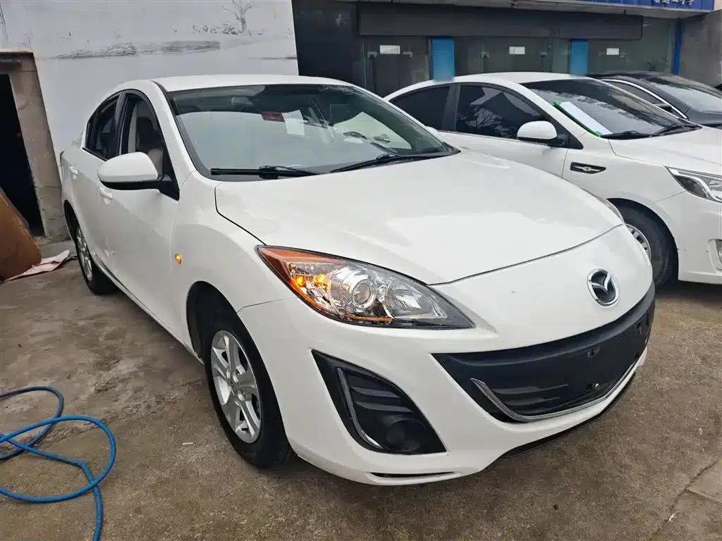 Mazda 3 Axela 2015 Sedan 1.6L Automatic Comfort Model — миниатюра 4
