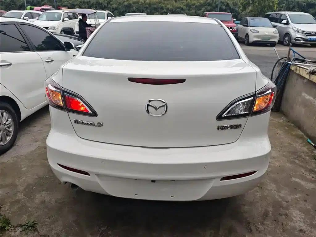 Mazda 3 Axela 2015 Sedan 1.6L Automatic Comfort Model — миниатюра 6