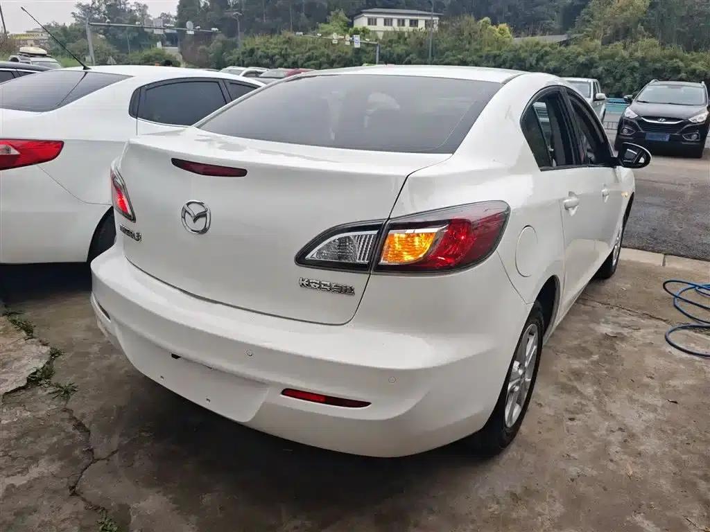 Mazda 3 Axela 2015 Sedan 1.6L Automatic Comfort Model — миниатюра 7