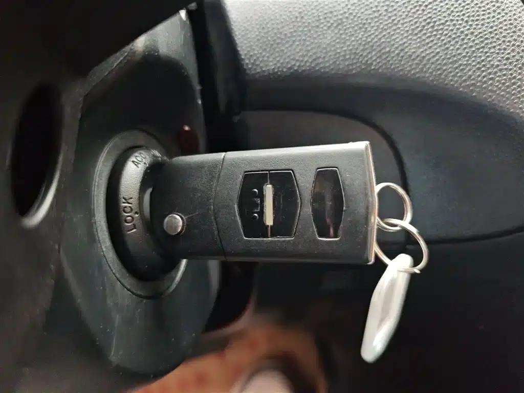 Mazda 3 Axela 2015 Sedan 1.6L Automatic Comfort Model — миниатюра 9