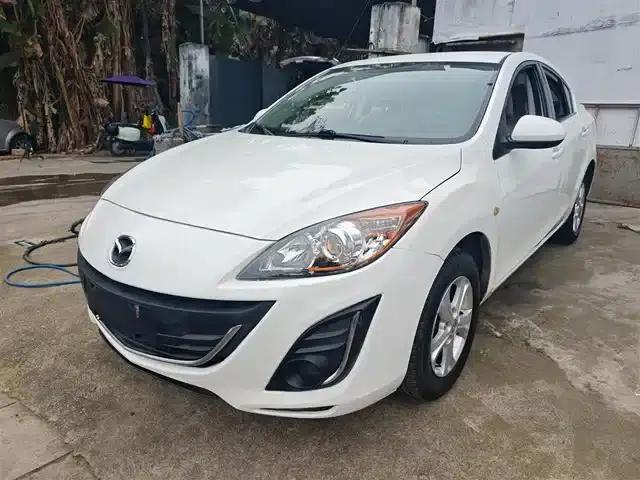 Mazda 3 Axela 2015 Sedan 1.6L Automatic Comfort Model