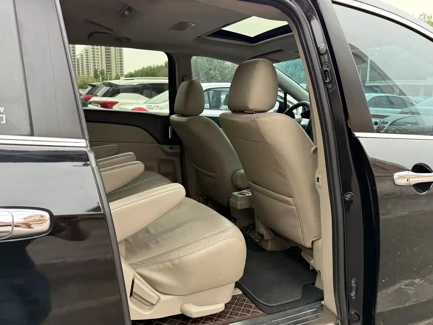 Mazda 8 2013 2.5L Supreme Edition — миниатюра 18