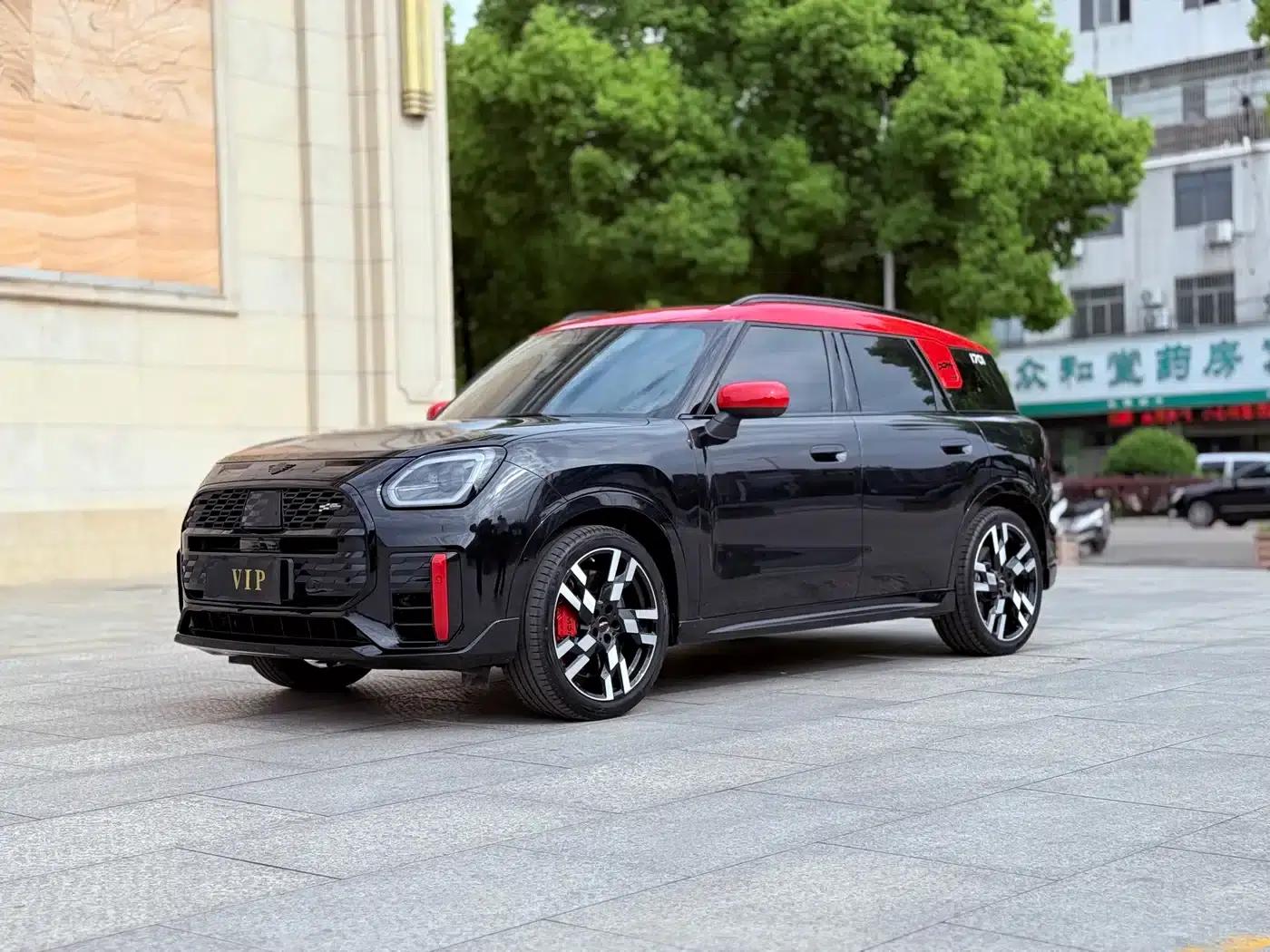 MINI JCW COUNTRYMAN 2024 2.0T JOHN COOPER WORKS — миниатюра 1