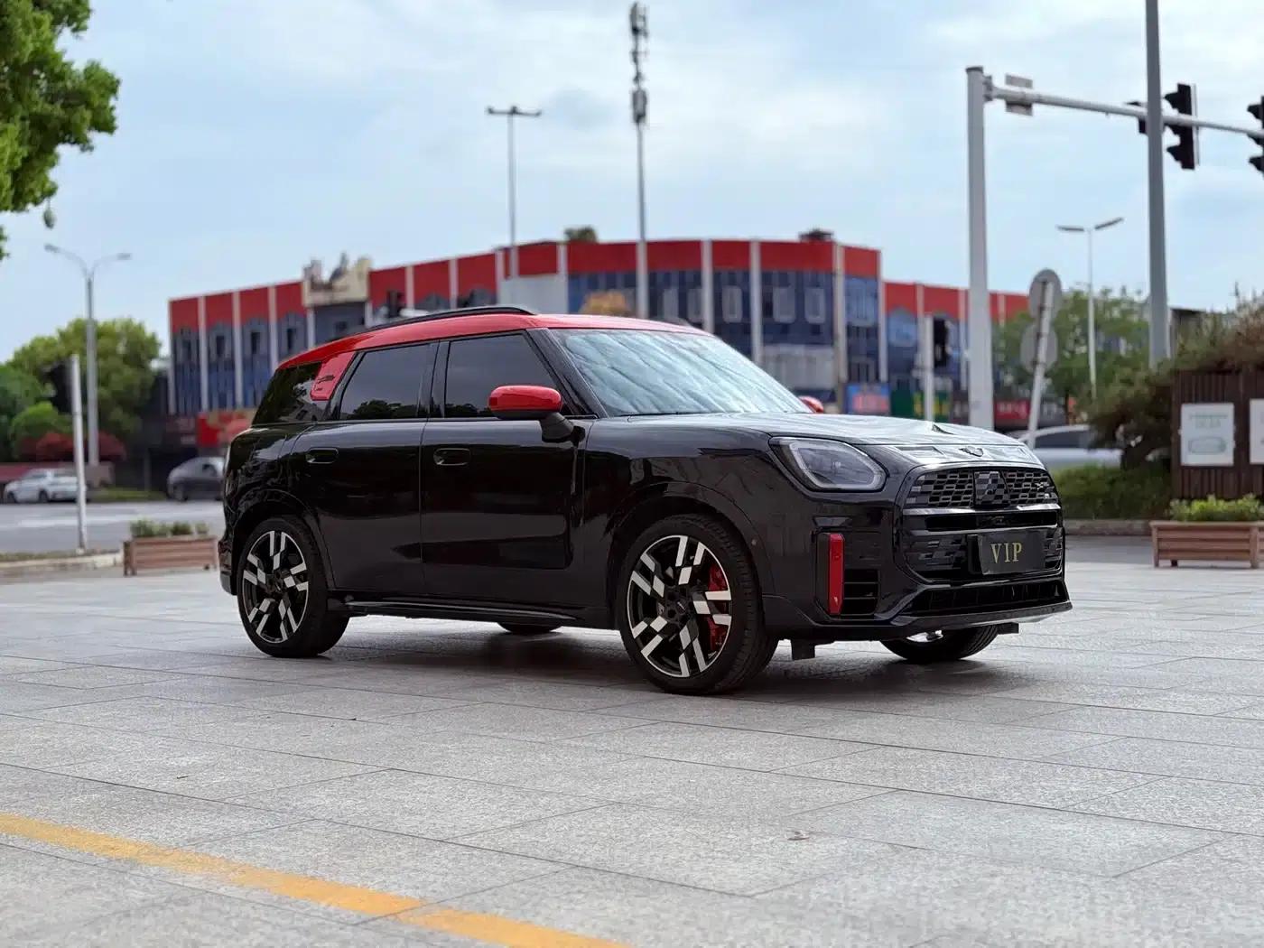 MINI JCW COUNTRYMAN 2024 2.0T JOHN COOPER WORKS — миниатюра 3