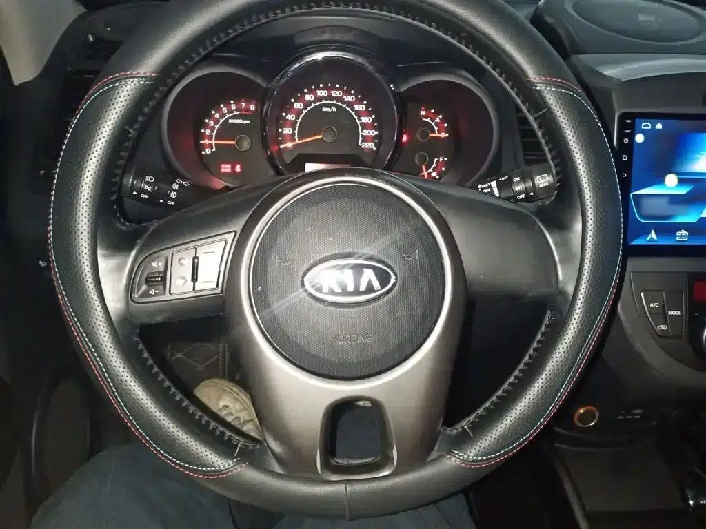 2013 Volkswagen Soul 1.6L AT Premium — миниатюра 11