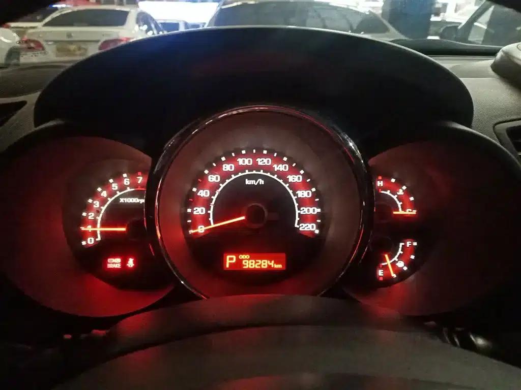 2013 Volkswagen Soul 1.6L AT Premium — миниатюра 12