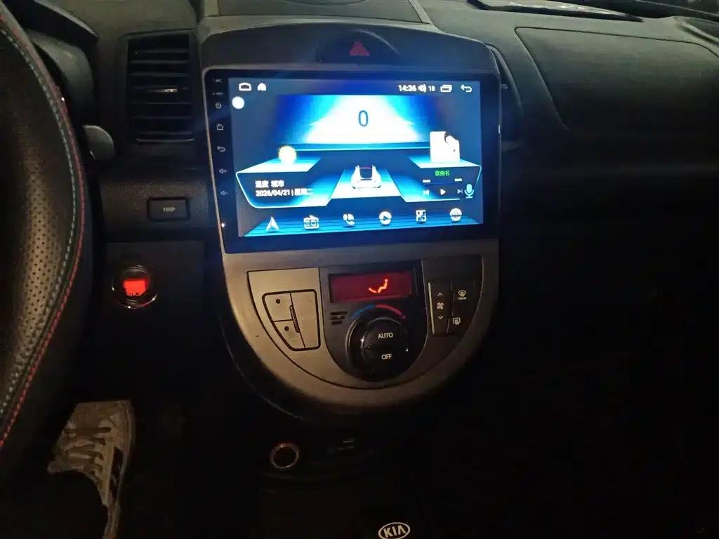 2013 Volkswagen Soul 1.6L AT Premium — миниатюра 13