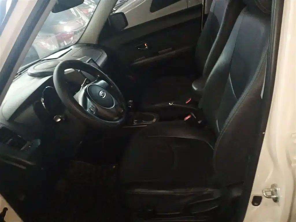 2013 Volkswagen Soul 1.6L AT Premium — миниатюра 15