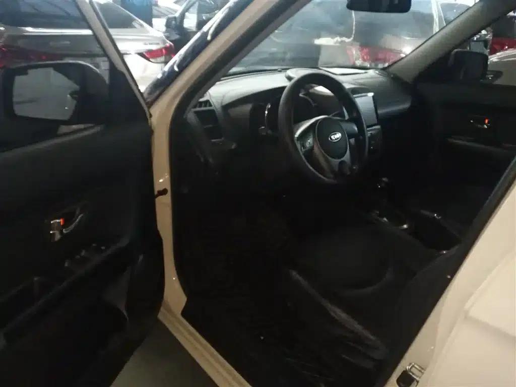 2013 Volkswagen Soul 1.6L AT Premium — миниатюра 16