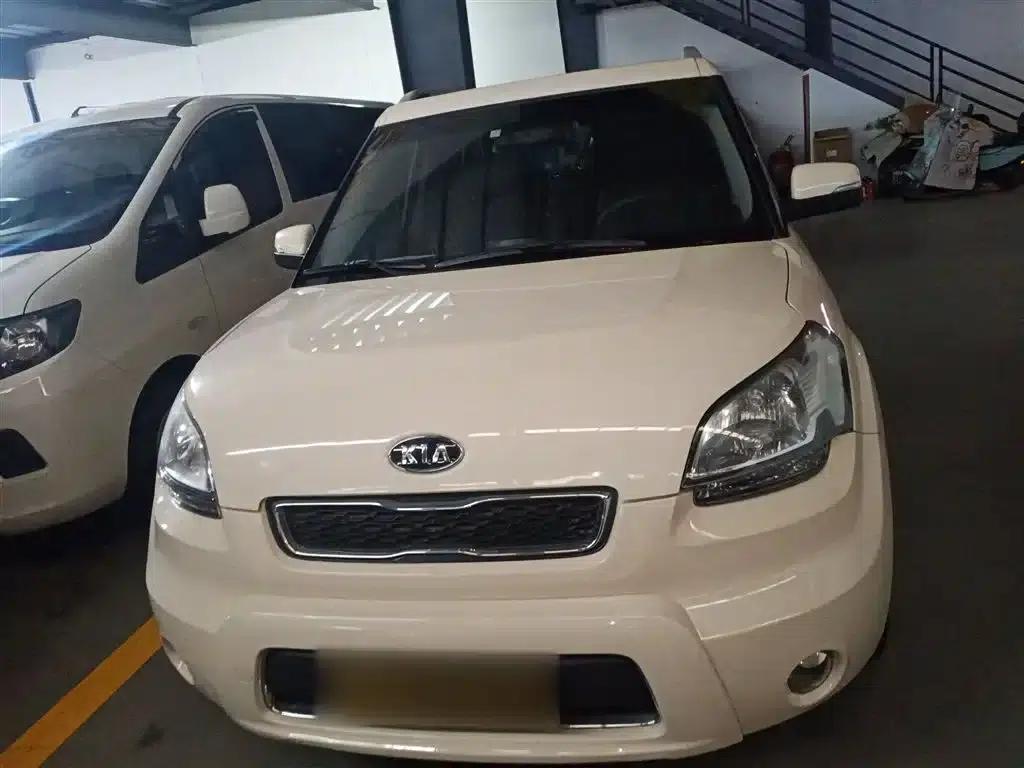 2013 Volkswagen Soul 1.6L AT Premium — миниатюра 3