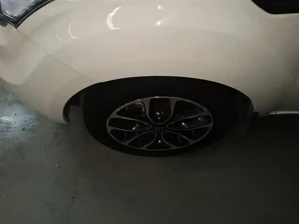 2013 Volkswagen Soul 1.6L AT Premium — миниатюра 23