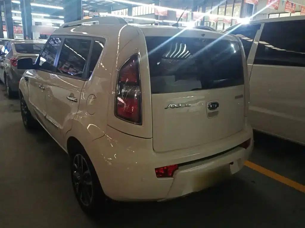 2013 Volkswagen Soul 1.6L AT Premium — миниатюра 5