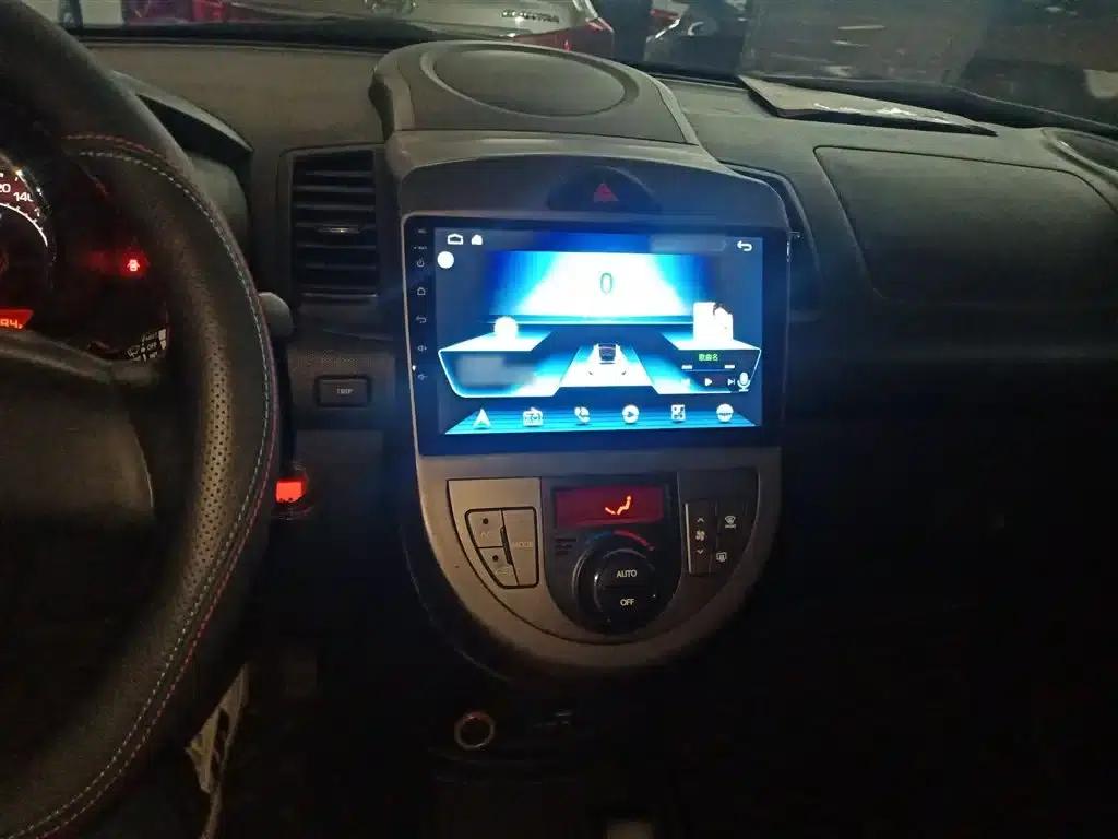 2013 Volkswagen Soul 1.6L AT Premium — миниатюра 10