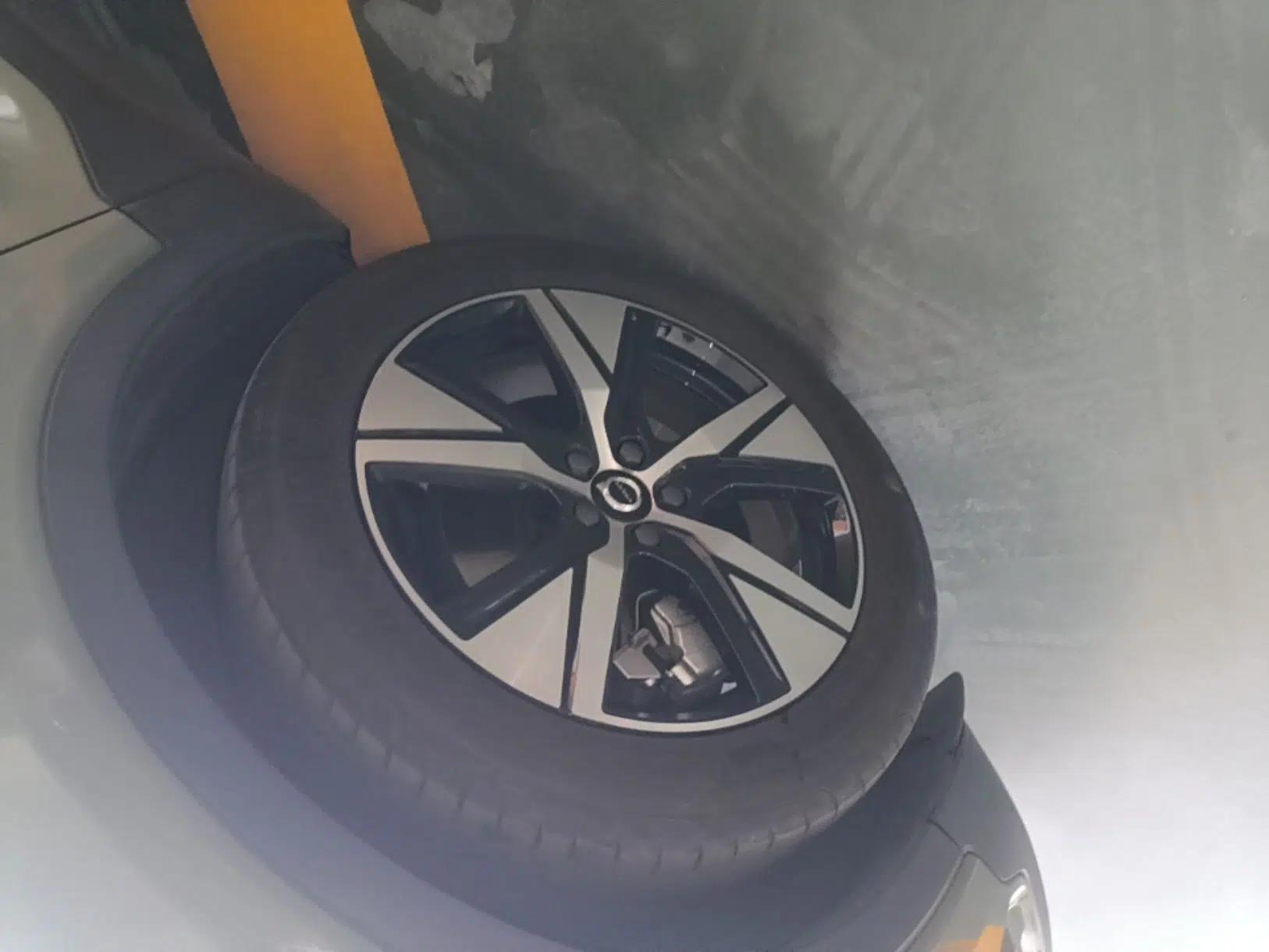Volvo XC40 New Energy 2022 Long-Range Version — миниатюра 8
