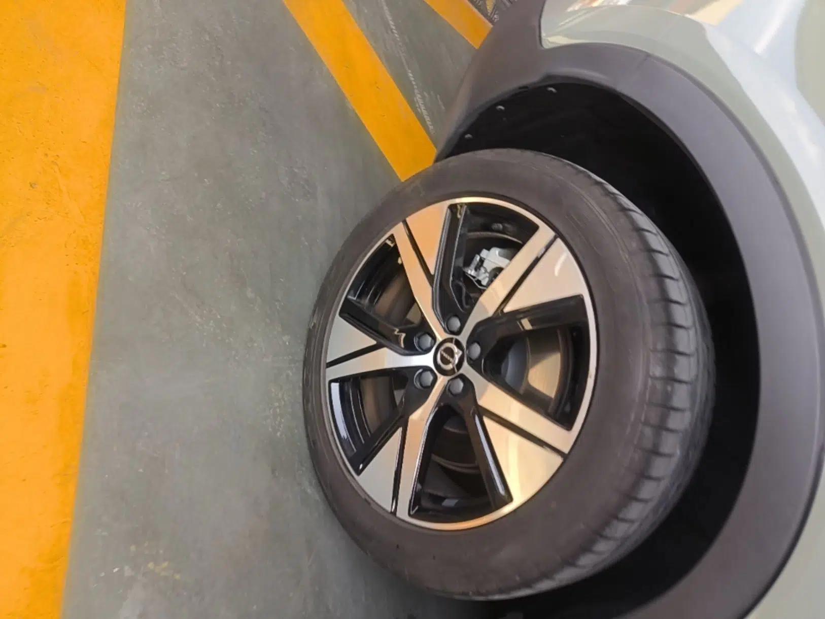 Volvo XC40 New Energy 2022 Long-Range Version — миниатюра 10