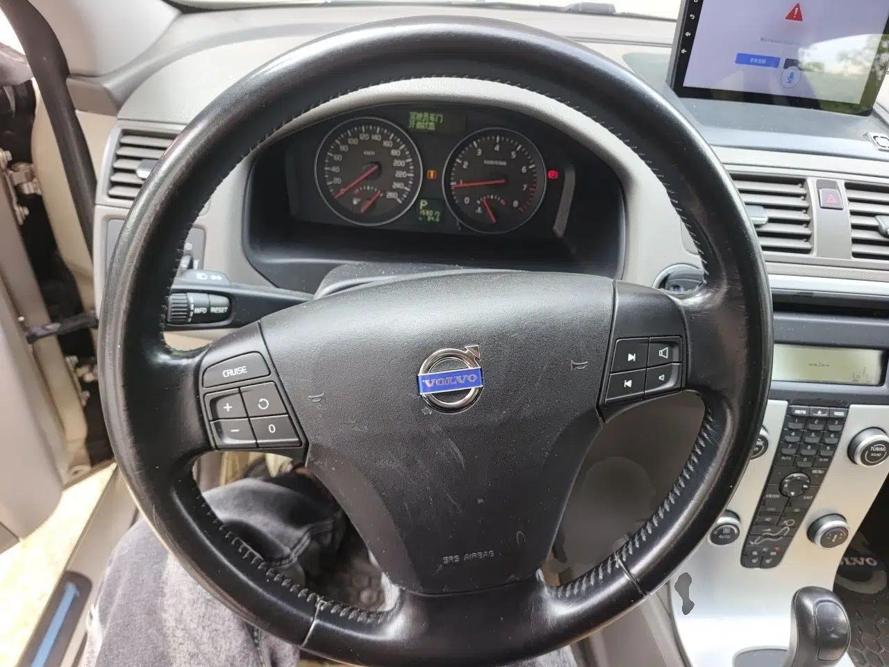 Volvo S40 2011 2.0L Automatic Zhiya Edition — миниатюра 11