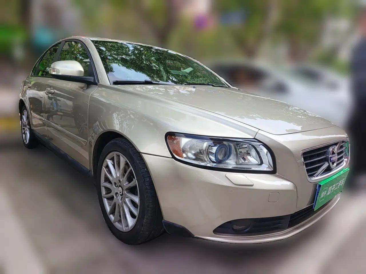 Volvo S40 2011 2.0L Automatic Zhiya Edition — миниатюра 3