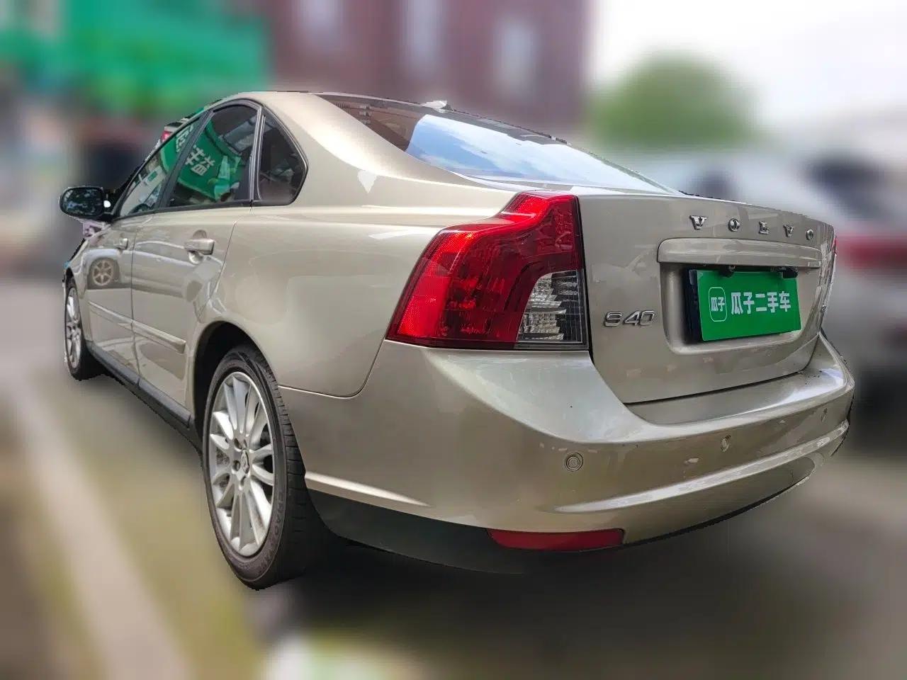 Volvo S40 2011 2.0L Automatic Zhiya Edition — миниатюра 4