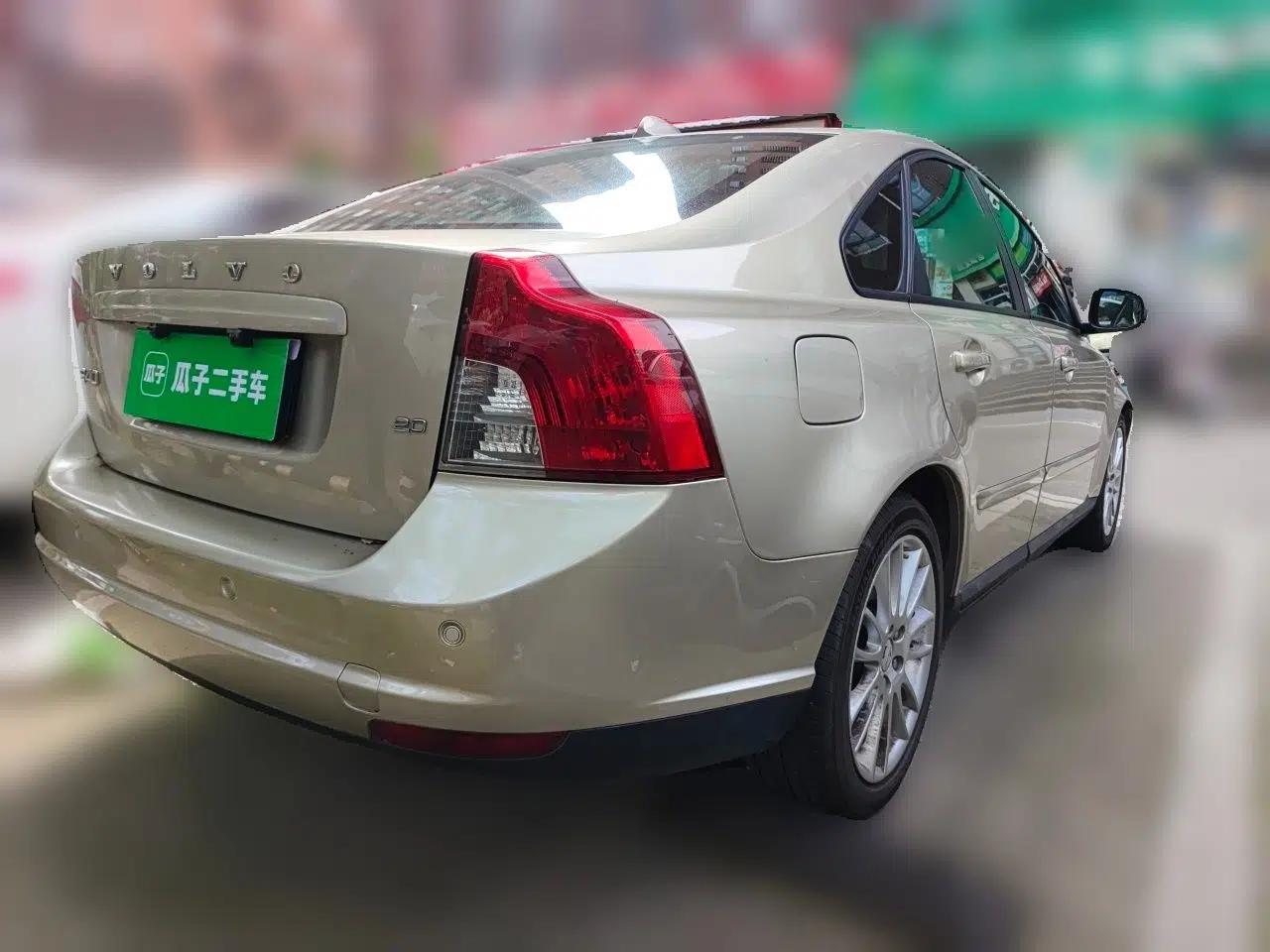 Volvo S40 2011 2.0L Automatic Zhiya Edition — миниатюра 6