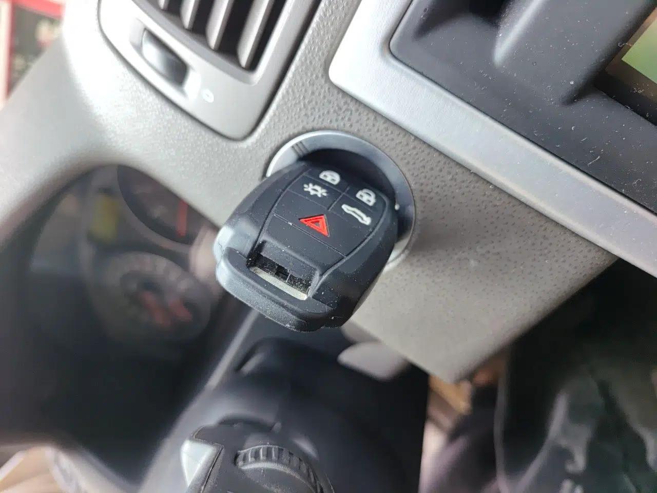Volvo S40 2011 2.0L Automatic Zhiya Edition — миниатюра 9