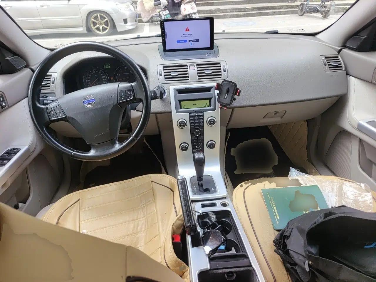 Volvo S40 2011 2.0L Automatic Zhiya Edition — миниатюра 10