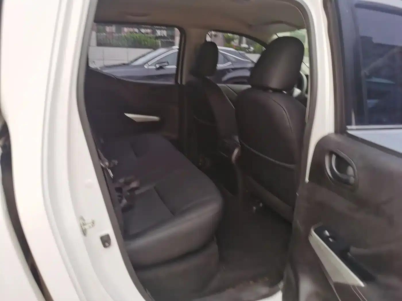 2021 Navara 2.5L Manual 2WD Comfort Model QR25 — миниатюра 10