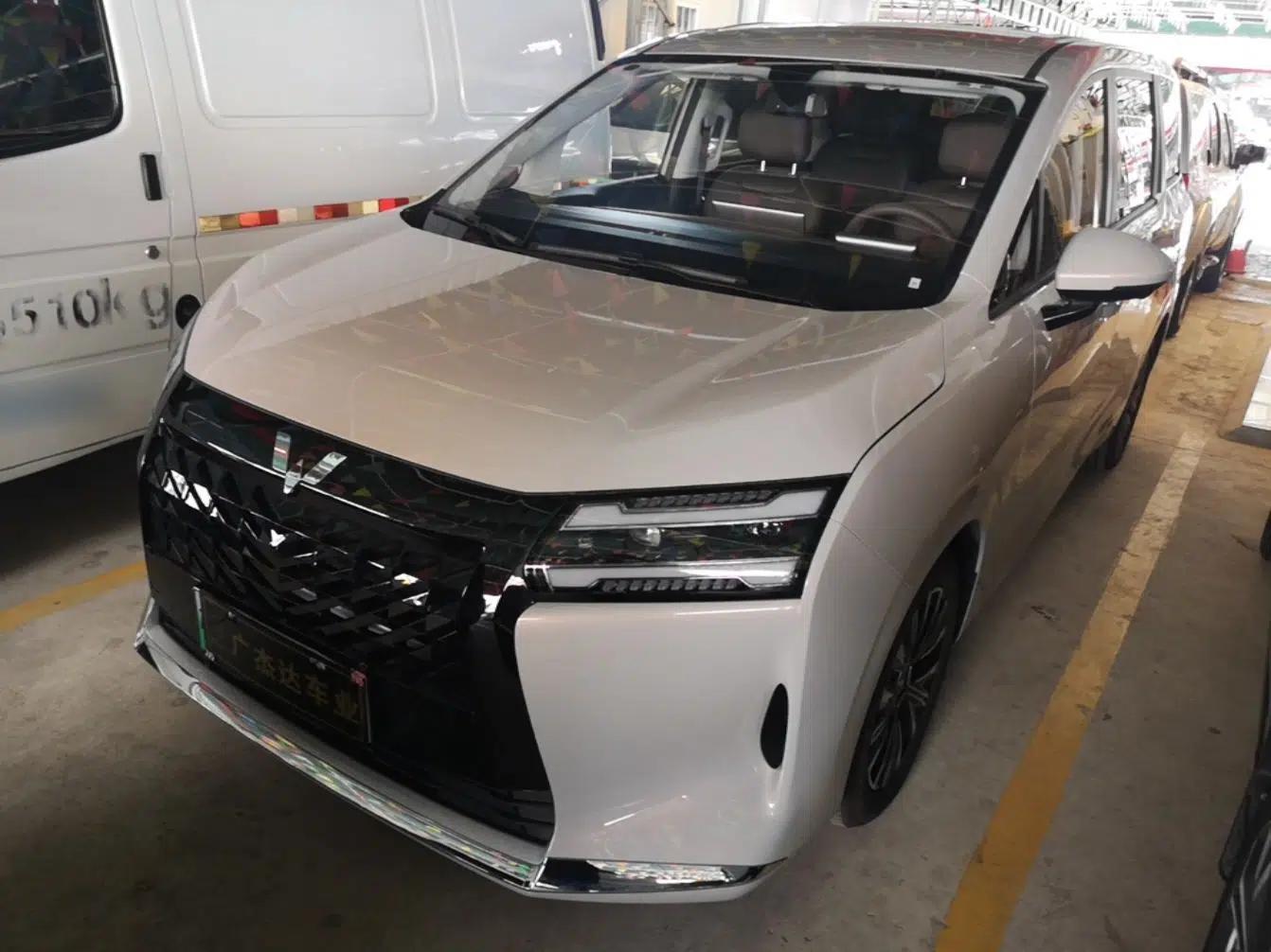 Wuling Starlight 730 2025 Model Plug-in Hybrid 125km Luxury Edition — миниатюра 1
