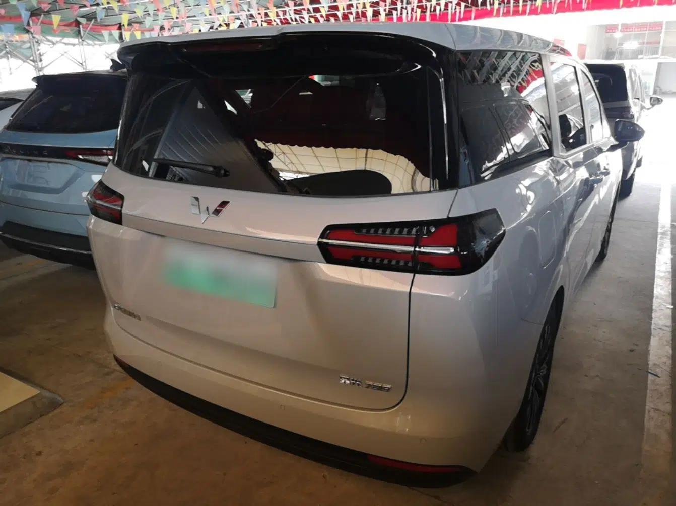 Wuling Starlight 730 2025 Model Plug-in Hybrid 125km Luxury Edition — миниатюра 4