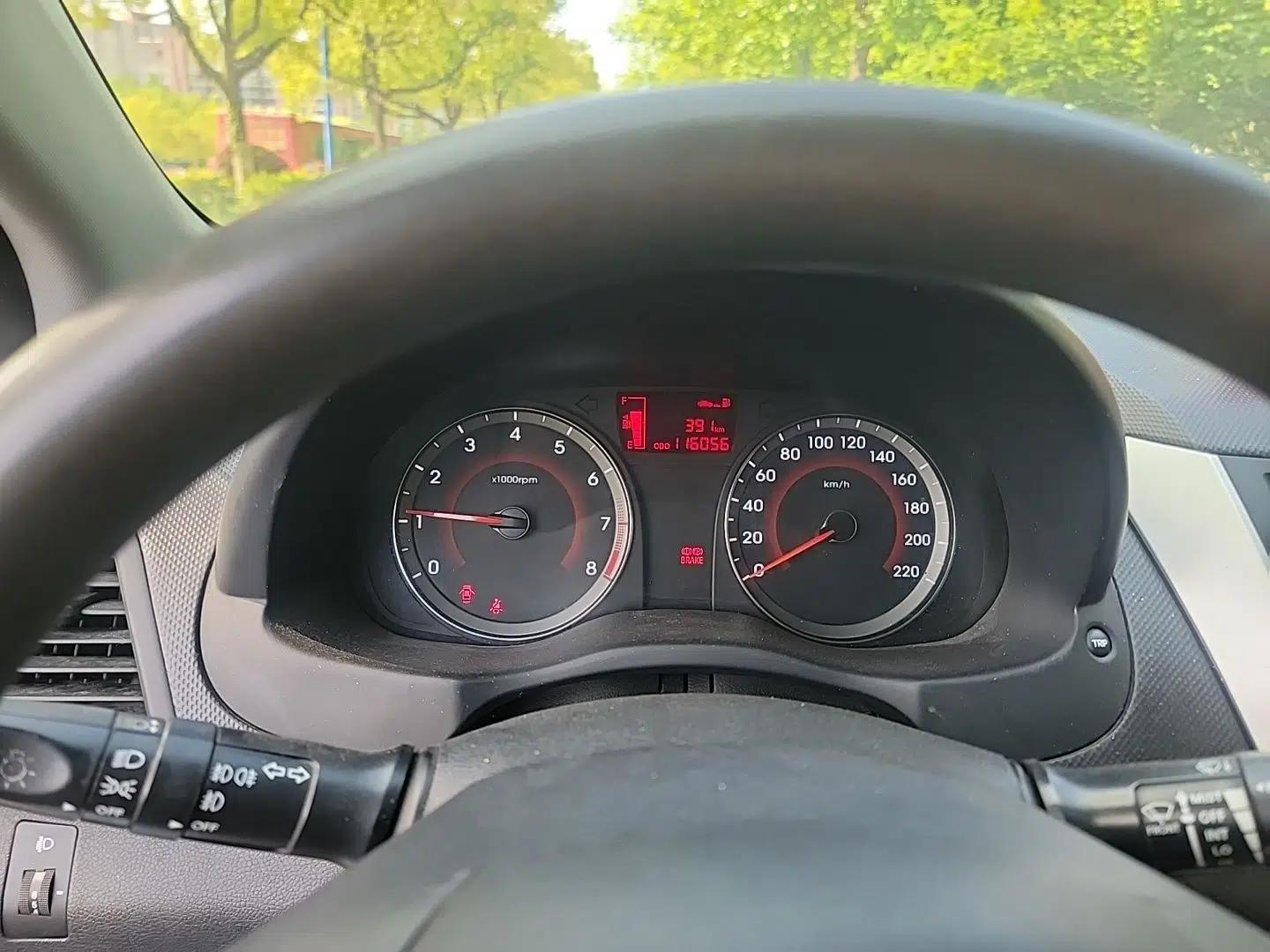 Hyundai Verna Ray 2014 1.4L Manual GLX — миниатюра 12