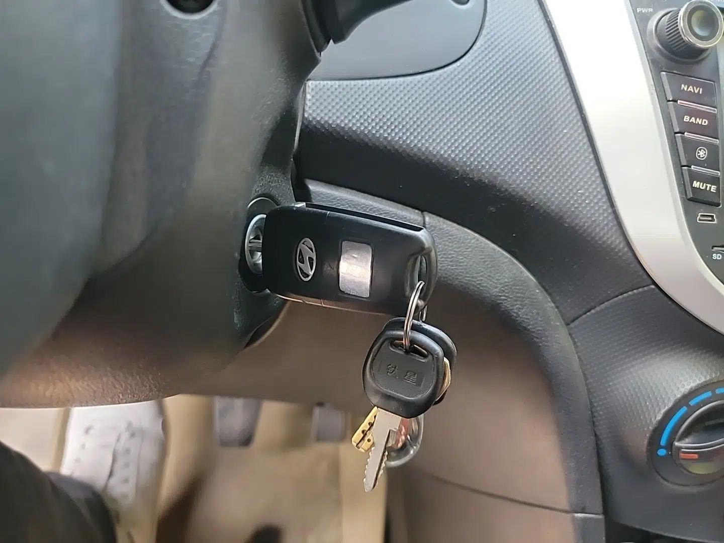 Hyundai Verna Ray 2014 1.4L Manual GLX — миниатюра 9