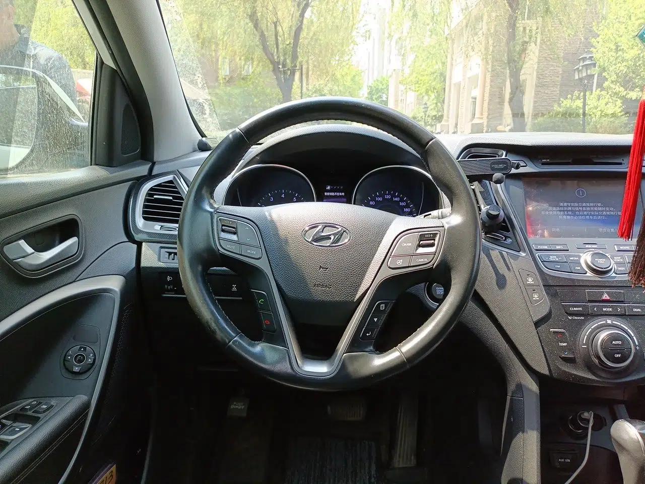 Hyundai Santa Fe Classic 2013 3.0L 4x4 Comfort Edition with Navigation 7 Seats Euro IV — миниатюра 11