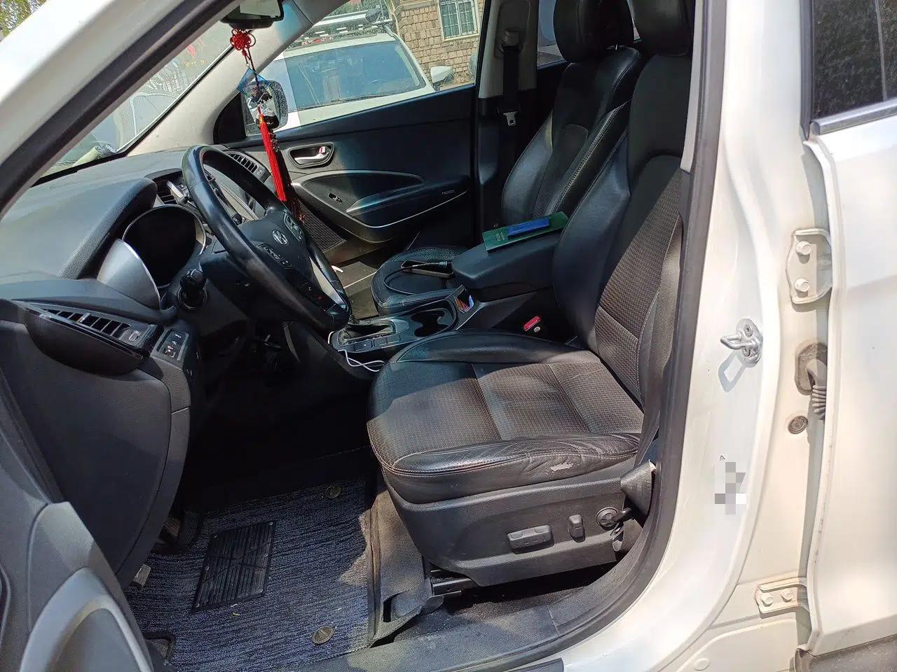 Hyundai Santa Fe Classic 2013 3.0L 4x4 Comfort Edition with Navigation 7 Seats Euro IV — миниатюра 16