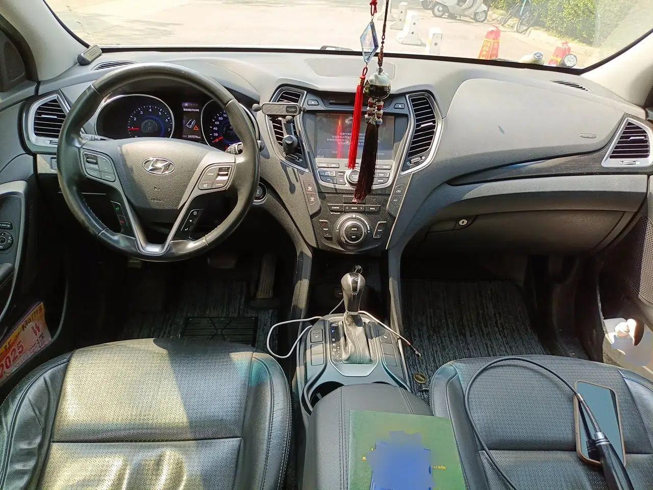 Hyundai Santa Fe Classic 2013 3.0L 4x4 Comfort Edition with Navigation 7 Seats Euro IV — миниатюра 10