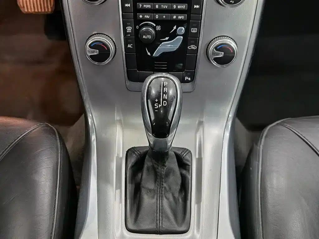 2015 Volvo S80L 2.0T T5 Smart Edition — миниатюра 13