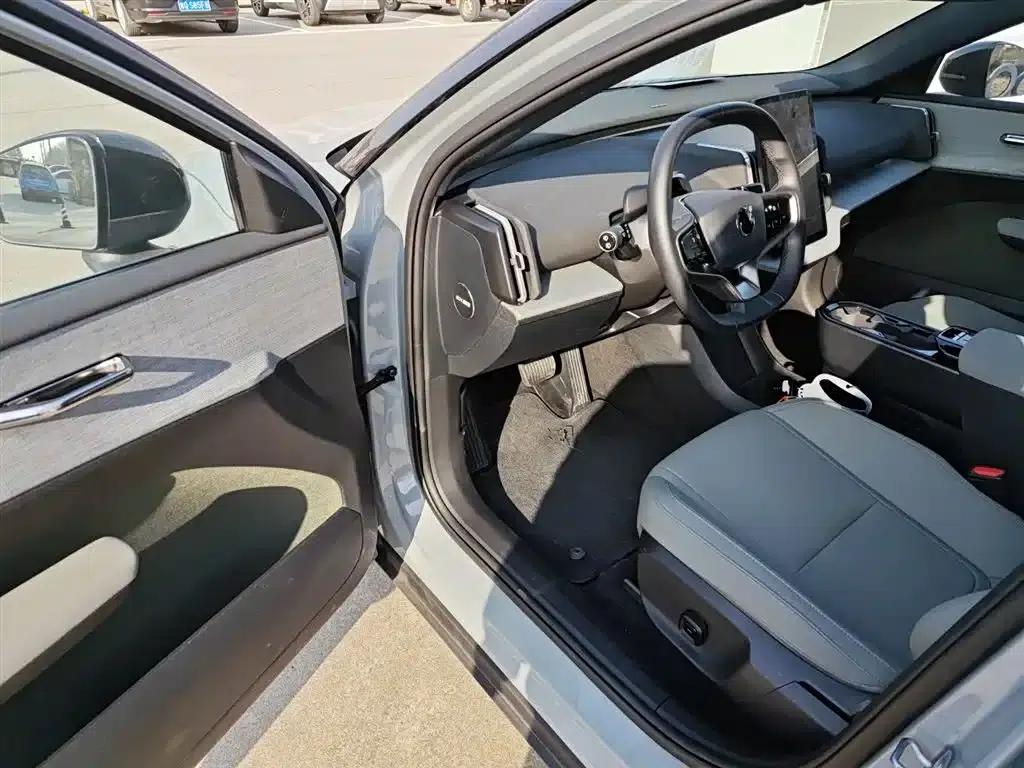 Volvo EX30 2025 Rear-Wheel Drive Long Range Ultra — миниатюра 13
