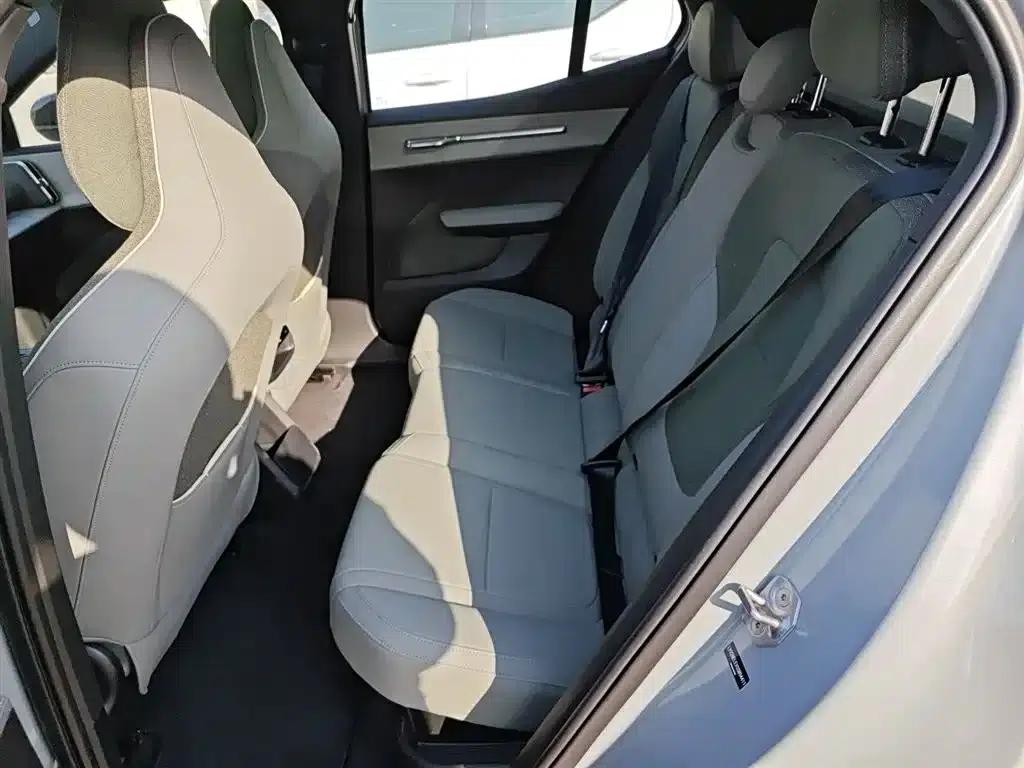Volvo EX30 2025 Rear-Wheel Drive Long Range Ultra — миниатюра 14