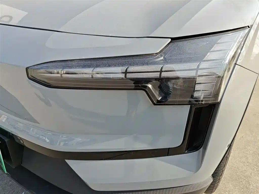Volvo EX30 2025 Rear-Wheel Drive Long Range Ultra — миниатюра 15