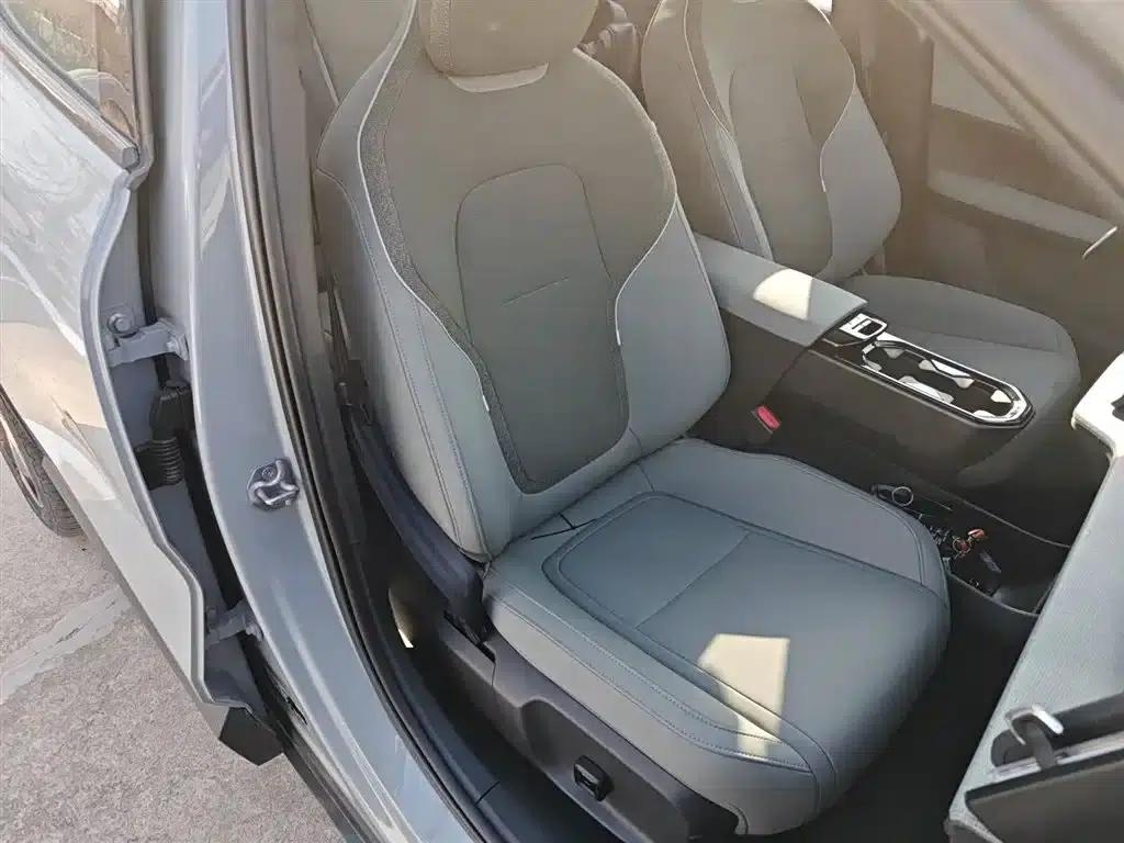 Volvo EX30 2025 Rear-Wheel Drive Long Range Ultra — миниатюра 16