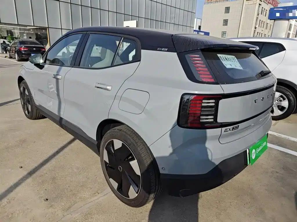 Volvo EX30 2025 Rear-Wheel Drive Long Range Ultra — миниатюра 21