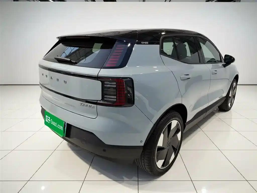 Volvo EX30 2025 Rear-Wheel Drive Long Range Ultra — миниатюра 23