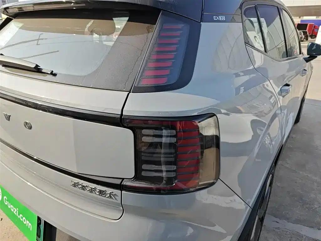 Volvo EX30 2025 Rear-Wheel Drive Long Range Ultra — миниатюра 24
